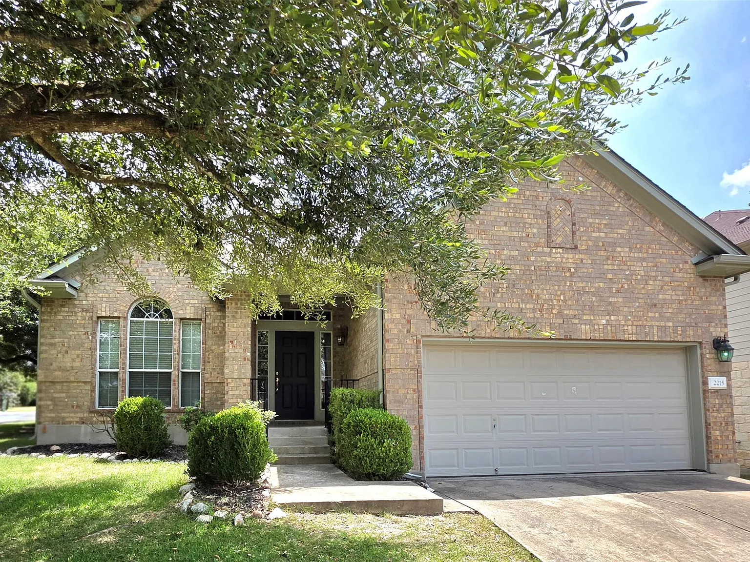 4 bed, 3.0 bath, 2767 sqft, $2,500 — Photo 1