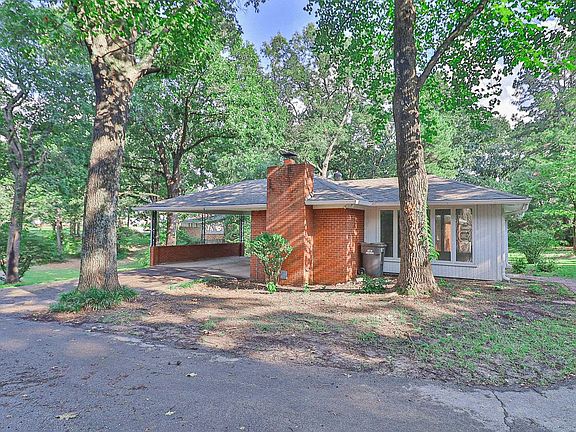 5th image of 2711 Wood St