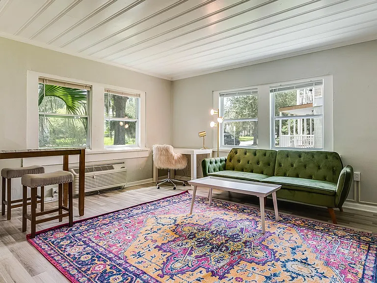1228 E Henry St — Photo 1