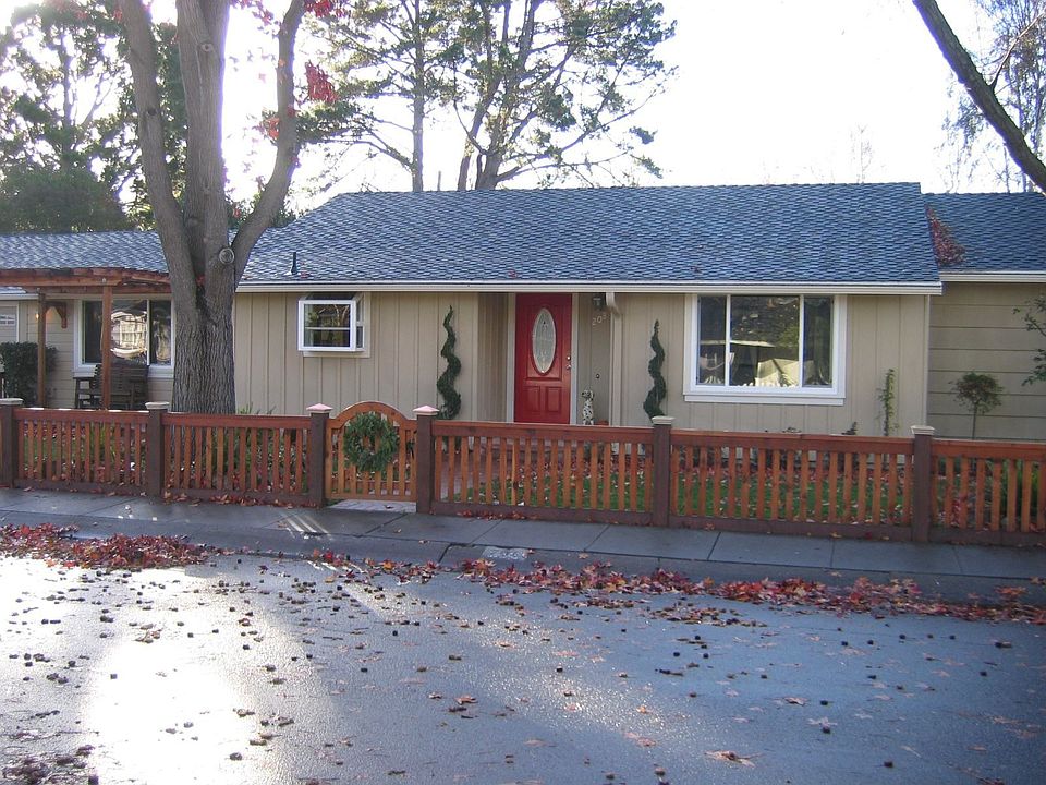1st image of 208 Oakhurst Pl