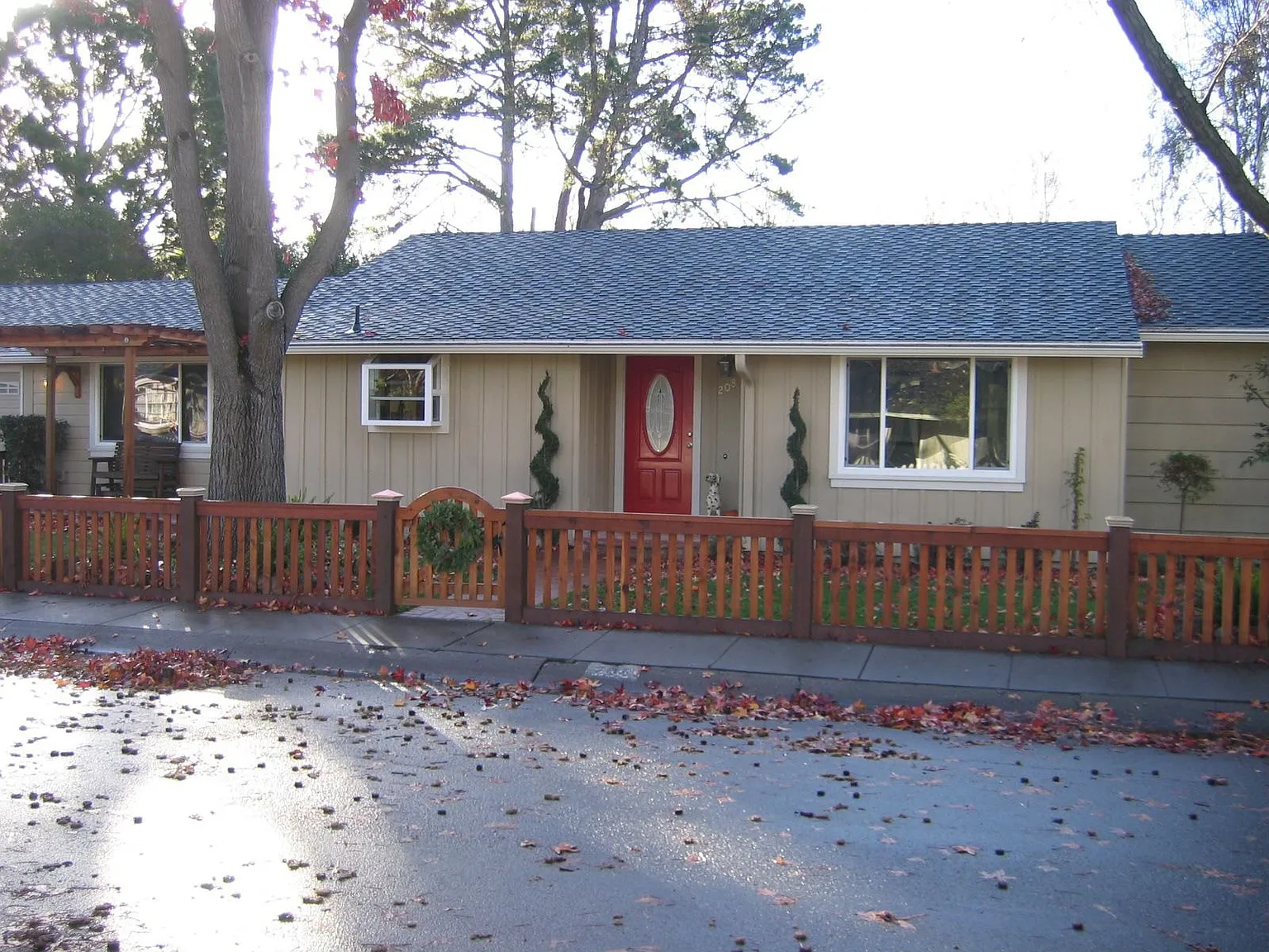 208 Oakhurst Pl photo 1