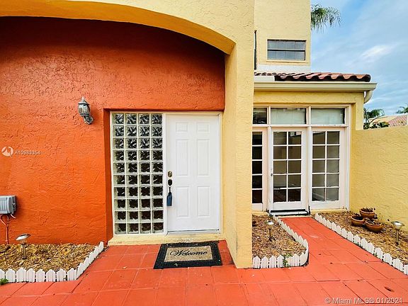 5th image of 20907 Leeward Ct #2585