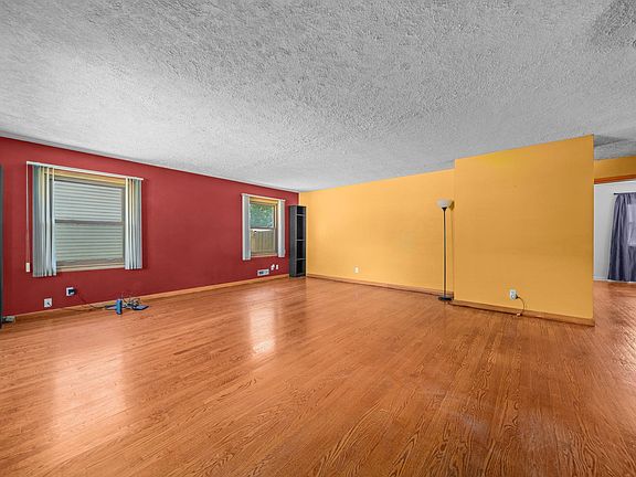 2nd image of 3226 Latham St