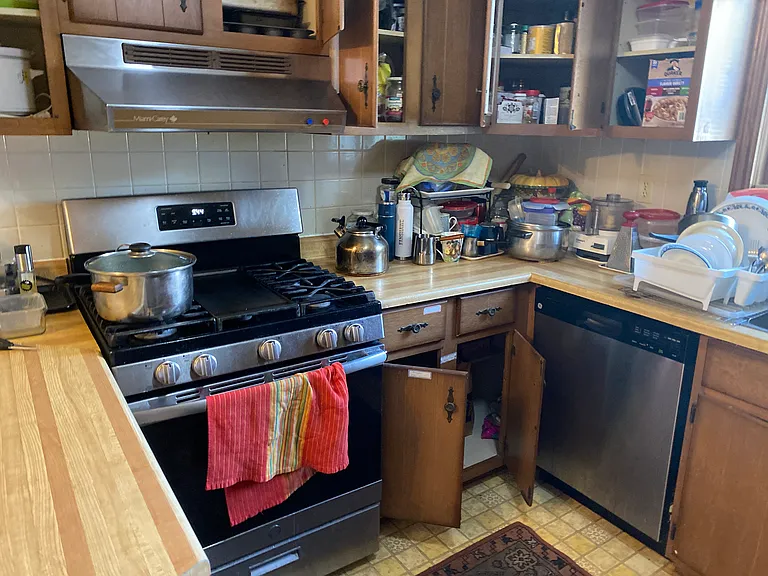 208 Castlegrove Blvd — Photo 12