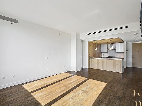 3rd image of 211 E 13th St APT Penthouse