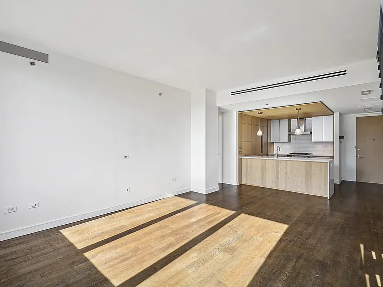 211 E 13th St #PENTHOUSE — Photo 7