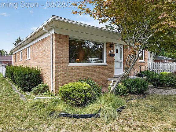 2nd image of 7523 Robindale Ave