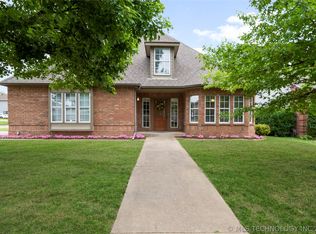 5305 E 92nd St, Tulsa, OK 74137