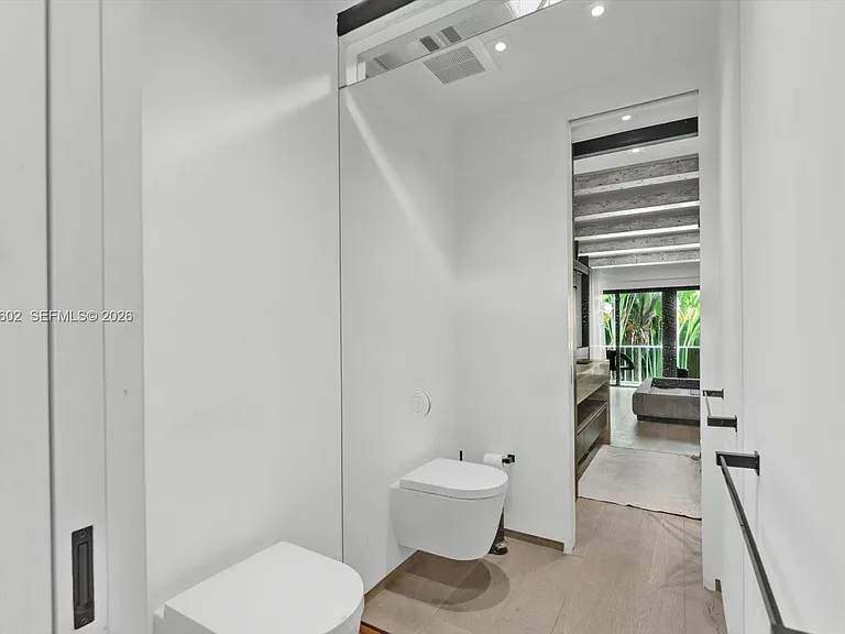 6011 N Bayshore Dr #8-D — Photo 19