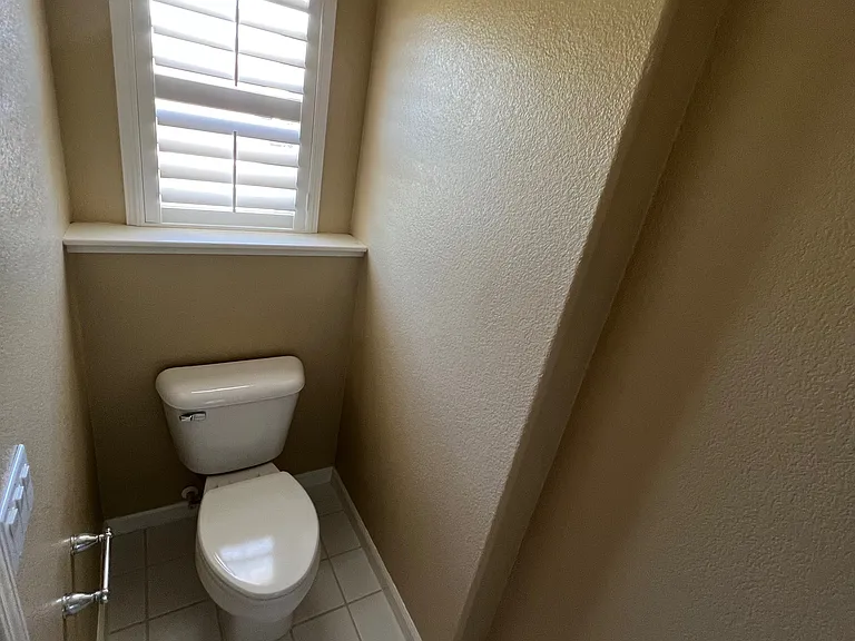 1900 Fallbrook Ln — Photo 31