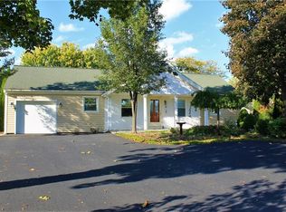 13 Newport Dr, Rochester, NY 14624