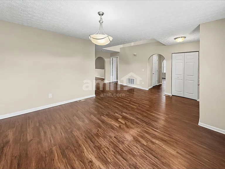 340 Evergreen Cir — Photo 6