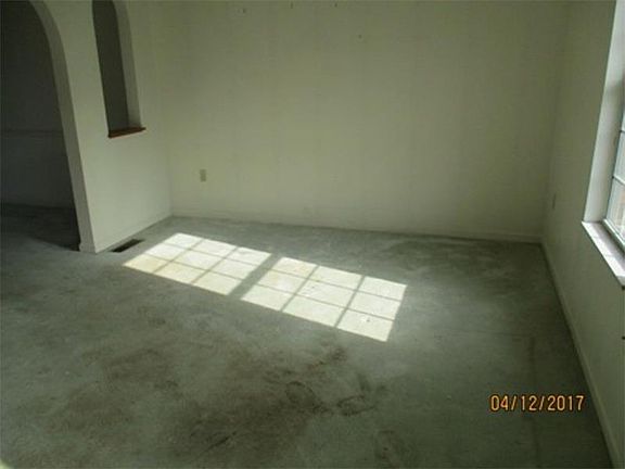 3rd image of 336 Whitney Chase Ln