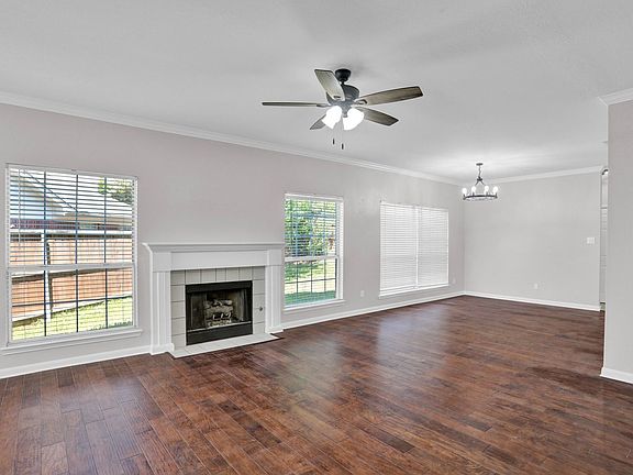 3rd image of 680 Raintree Cir