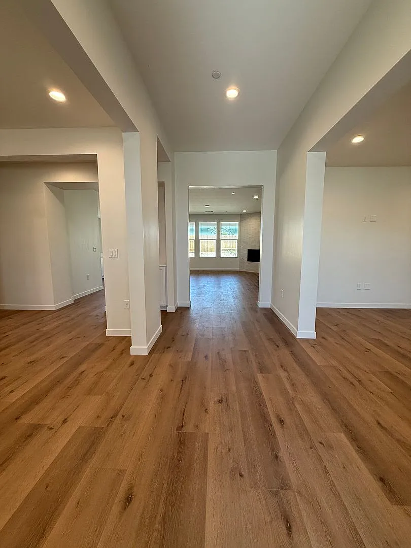 16806 Mairs Drive - Gorgeous Brand New Balfanz Home - 4 bedroom 2.5 bath - SOLAR — Photo 4