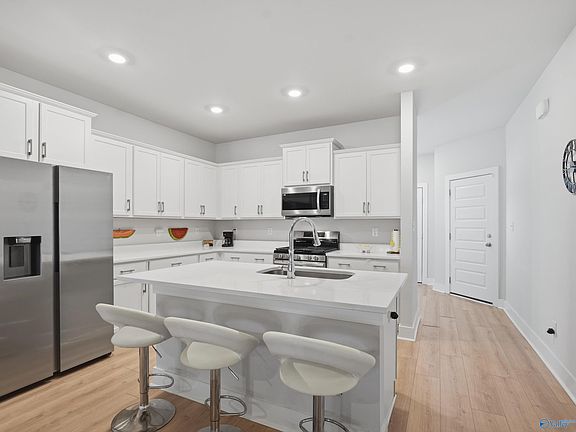 5th image of 12609 Whitcomb Cir