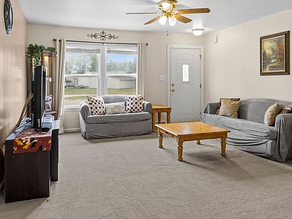 4th image of 2315 Hollyberry Ct