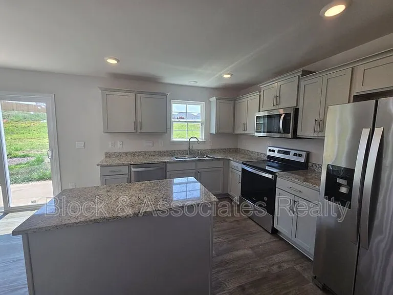 310 Beresford Way — Photo 4
