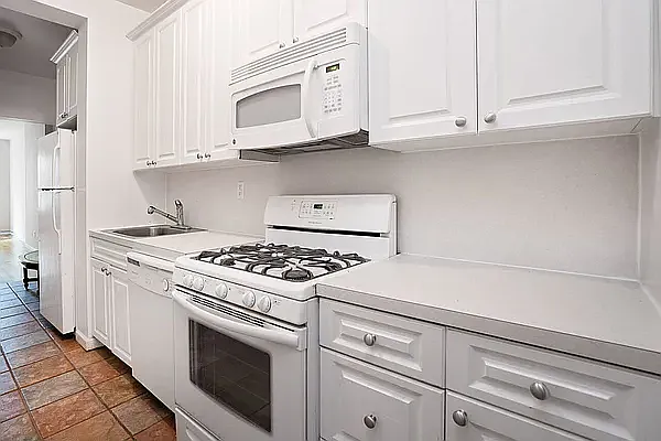 Rented by Waldstar Real Estate LLC | media 30