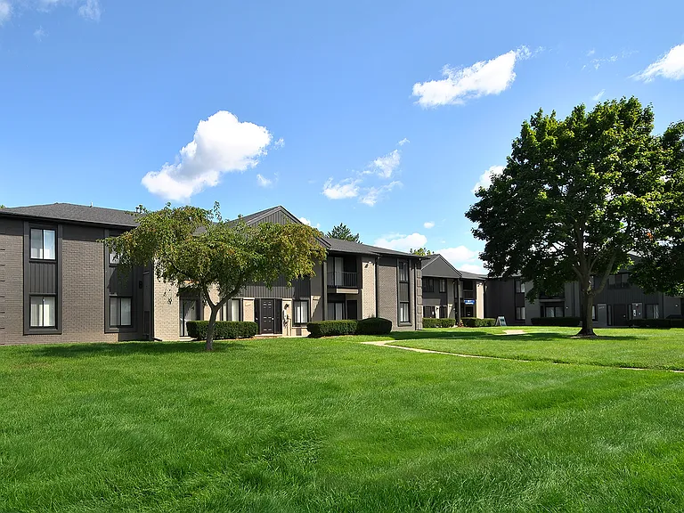 Canterbury Park Apartments — Photo 33