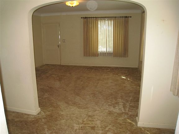 4th image of 1137 N 6th Ave E