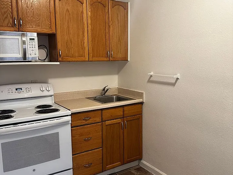 Stewart Street Apartments — Photo 2