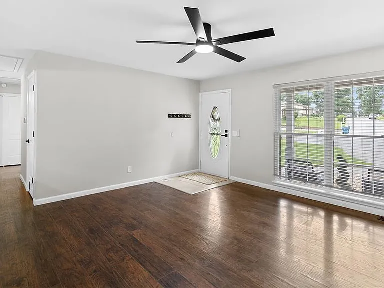 132 Keene Ct — Photo 5