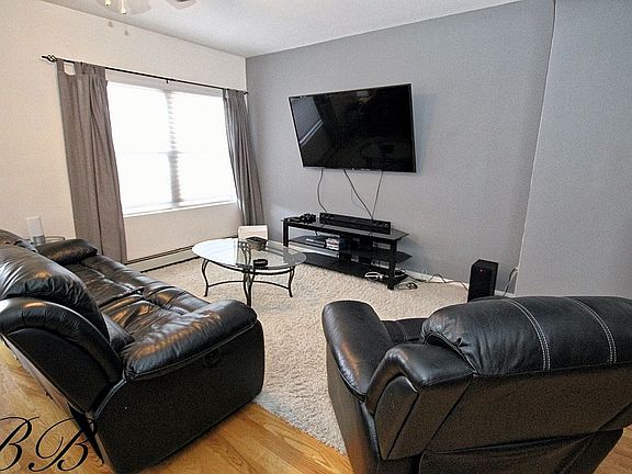 3rd image of 3302 Avenue