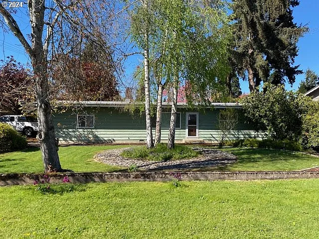 965 Aspen St photo 1