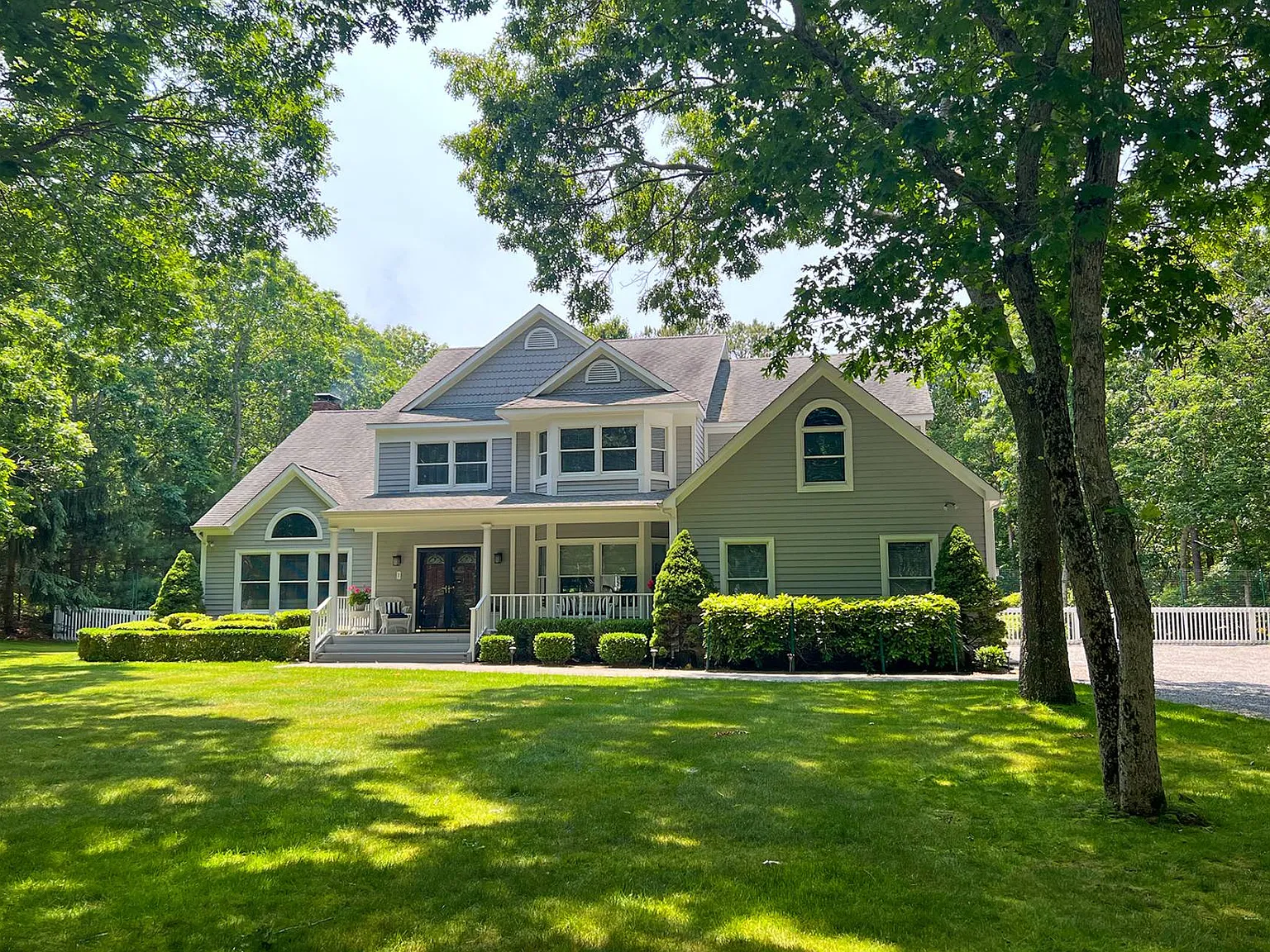 Sagaponack Reserve Front Privacy — Photo 1