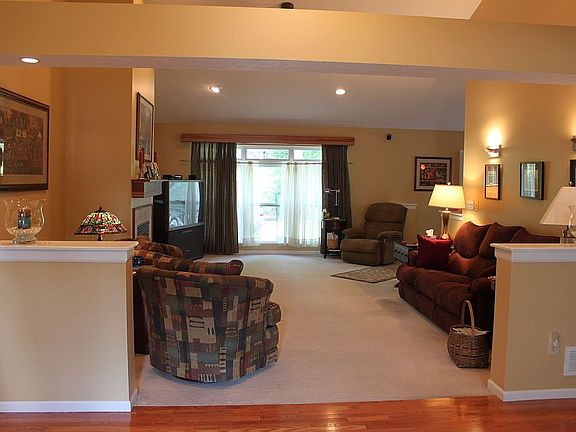 3rd image of 1418 Cambridge Blvd