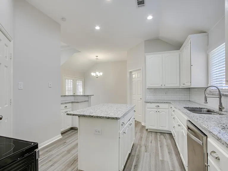 409 Lancashire Dr — Photo 16