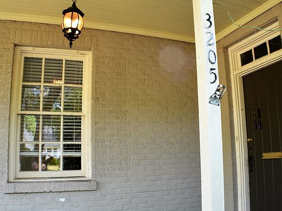 Welcome home to 3205 Lexington A!