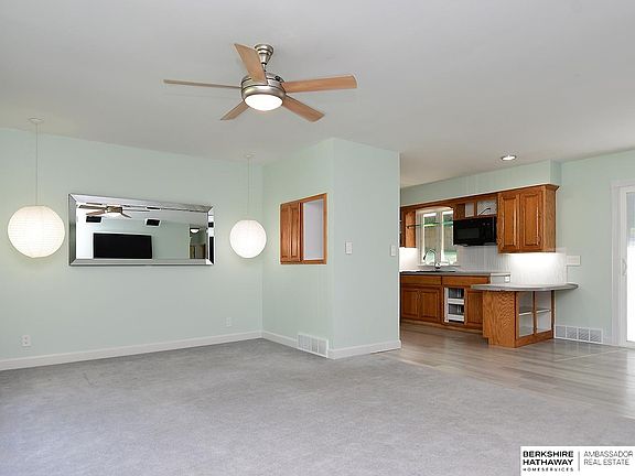 5th image of 7803 N Ridge Dr