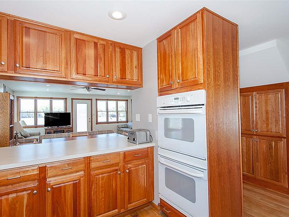 5th image of 211 N Lakeside Dr