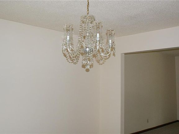 4th image of 2625 El Camino Dr