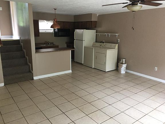 2nd image of 100 Bell Ln