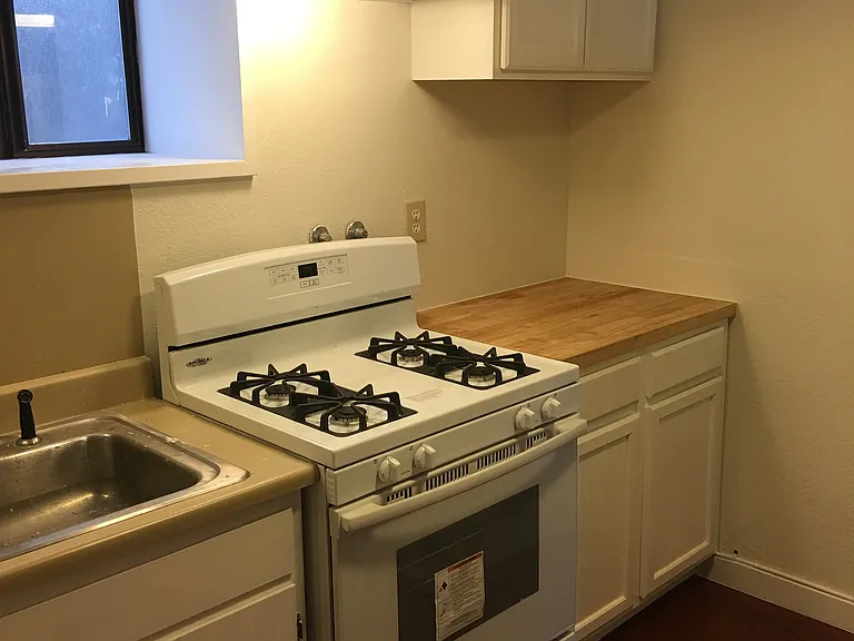 2240 Grant St #A — Photo 7