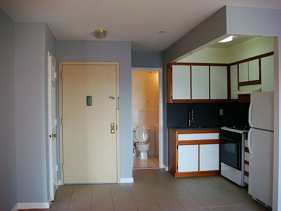 3rd image of 2634 30th St APT 3A