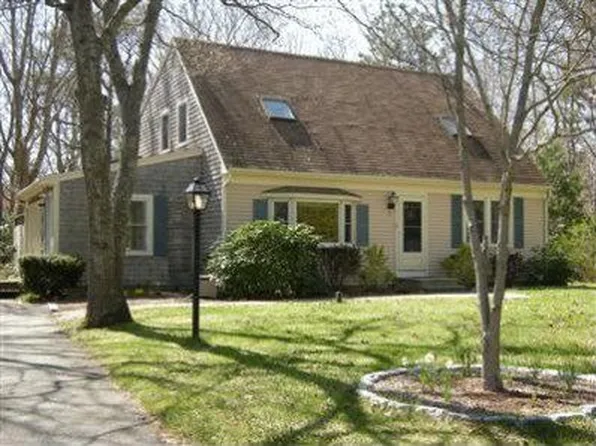 5 Whitman Dr, Sandwich, MA 02563