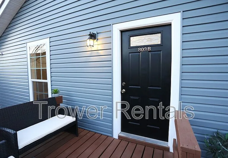 803 B Ave E — Photo 1
