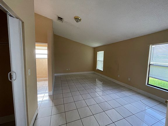4th image of 801 Savona Pl