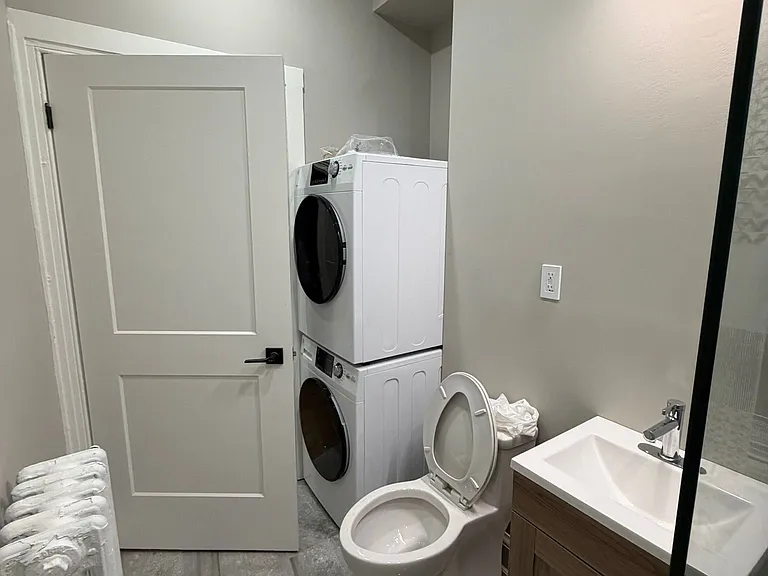 234 Lakeshore Rd E #1 — Photo 11