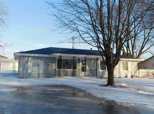 325 Erickson Rd, Rochelle, IL 61068