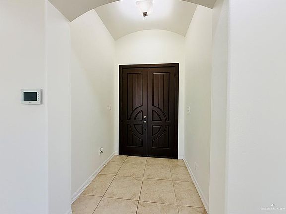 3rd image of 2808 Truman Ave