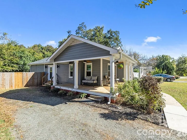 1501 Herrin Ave — Photo 2