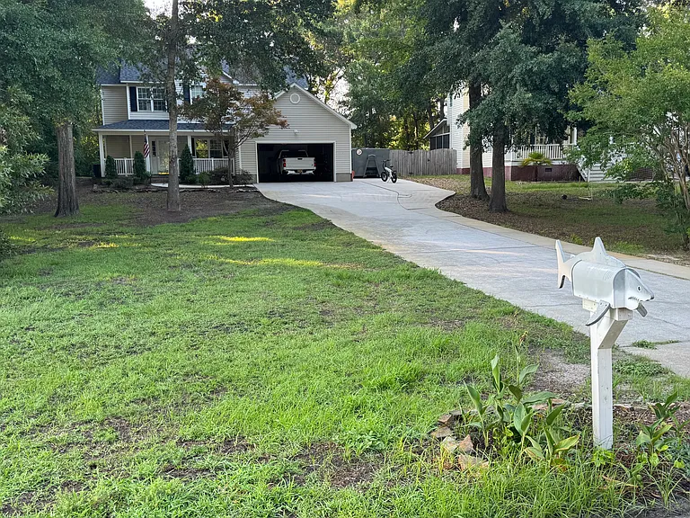 147 Bayshore Dr — Photo 3