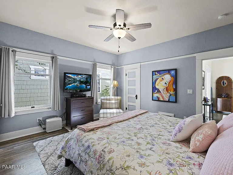 301 S Mount Vernon Ave — Photo 12