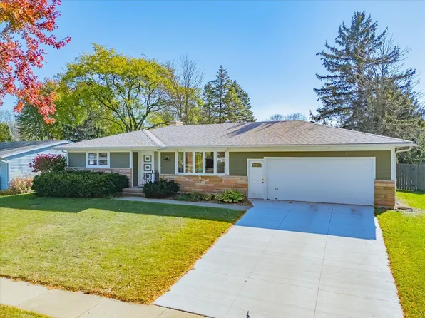 7223 Fortune Dr, Middleton, WI 53562