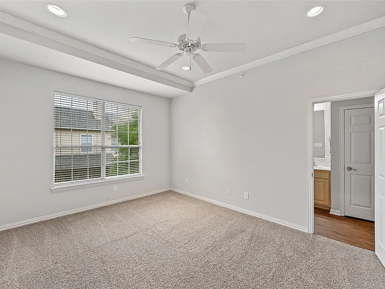 4404 Honfleur Ct — Photo 11